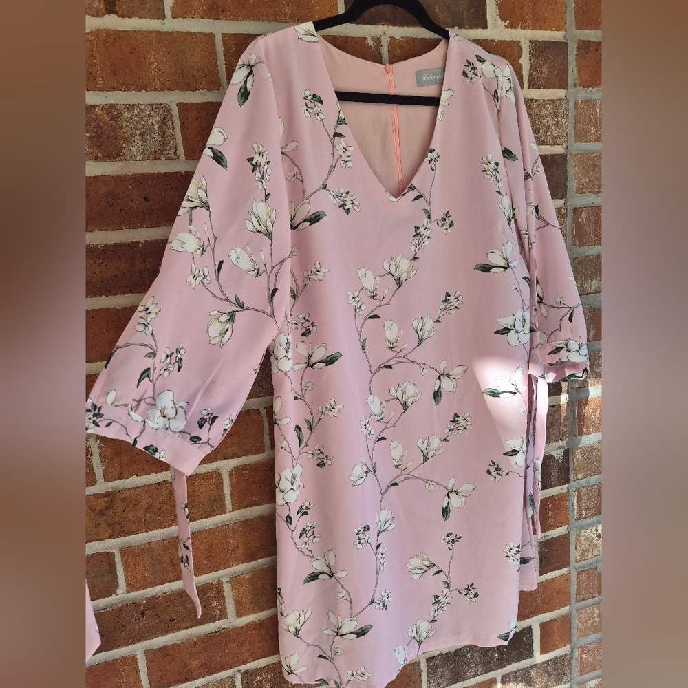 Size Large Belongsci Pink Floral V-Neck Swing Dress - Picture 3 of 6